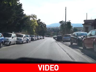 Το αποκορύφωμα του παράνομου παρκαρίσματος…